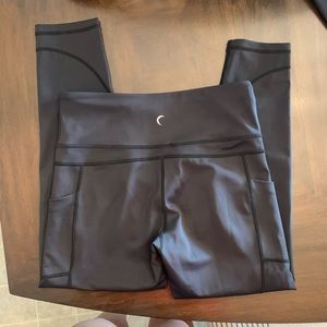 Like New! Zyia Light N Tight Black Capri